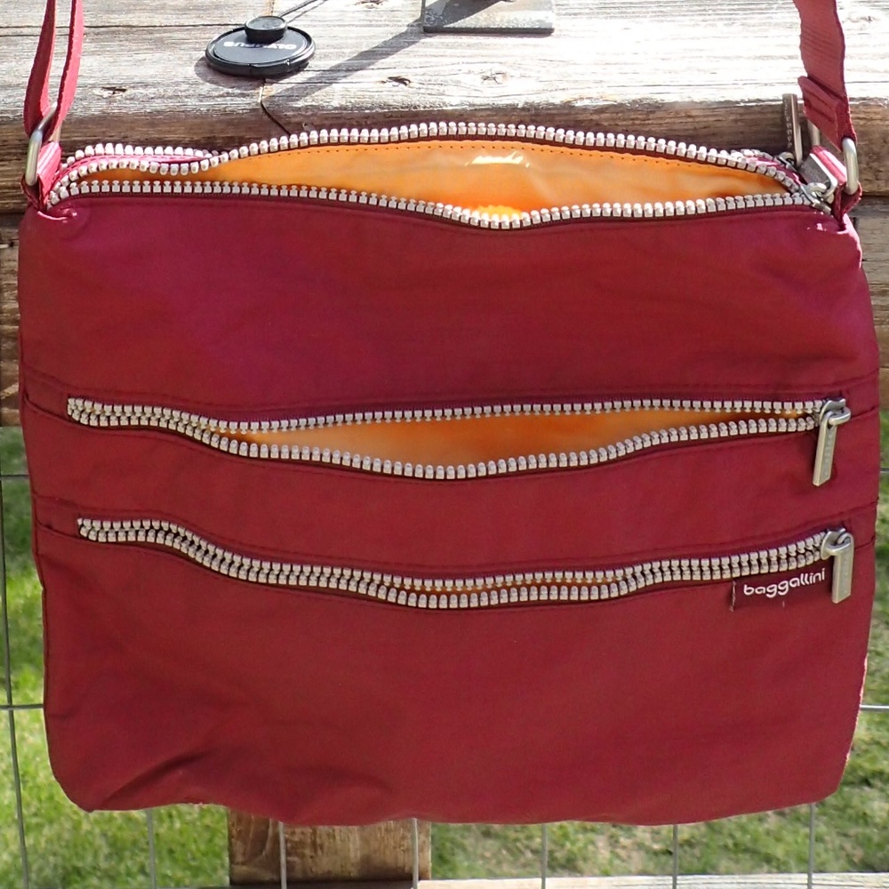 Baggallini Crossbody Shoulder Bag